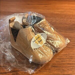 NWT size 2 Tan Little Love Bug Chelsea Boots